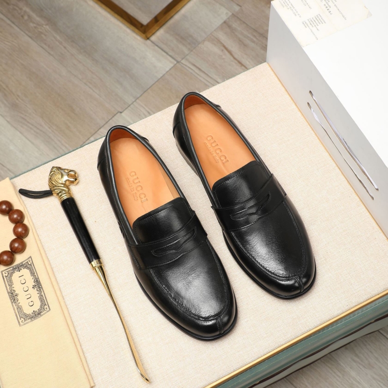 G*u*i leather shoes
